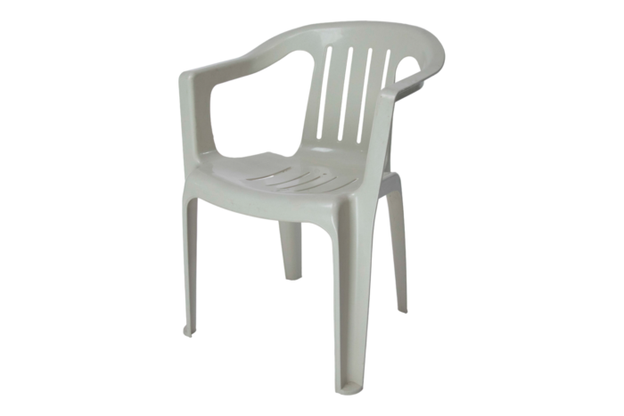 Star chair with handle in light grey plastic, slatted backrest and armrests, stackable for outdoor and indoor seating